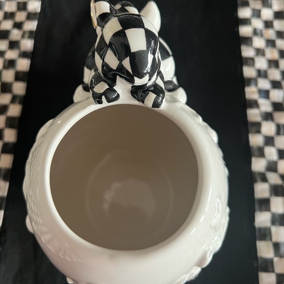 MacKenzie-Childs White Rabbit Ceramic Climbing Bunnies Vase. 1 small flaw. 🐰 - Picture 7 of 16